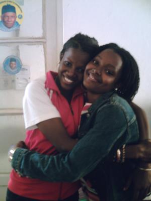 celle en rouge cest sister
